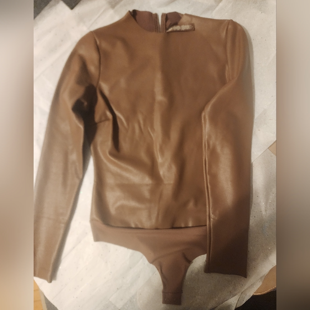 SKIMS FAUX LEATER BODYSUIT SIZE L NEW - Picture 10 of 15